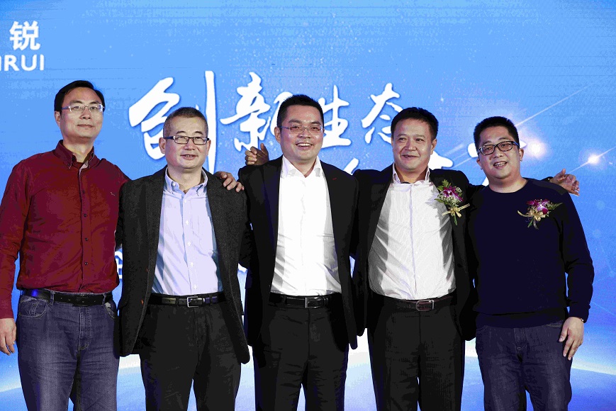 用友優(yōu)普總裁向奇漢、暢捷通總裁曾志勇、隨銳科技CEO舒騁、致遠(yuǎn)軟件總裁徐石、六度人和CEO張星亮